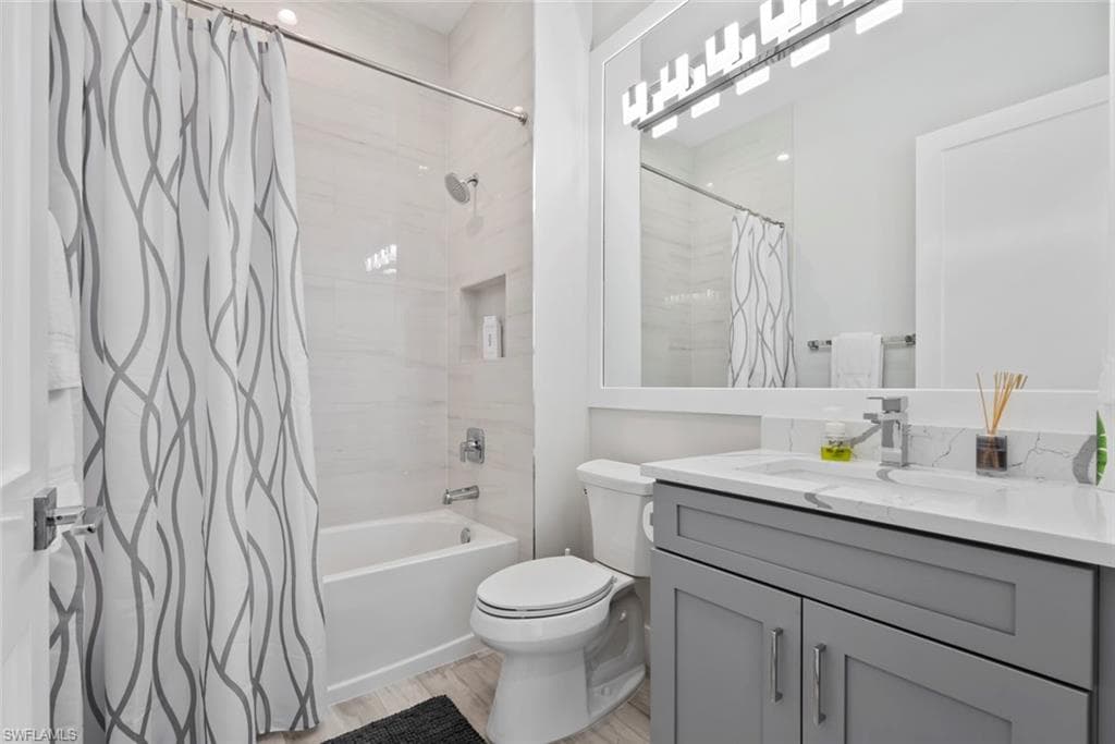 9974 Winterview Dr, Naples, FL 34109-36