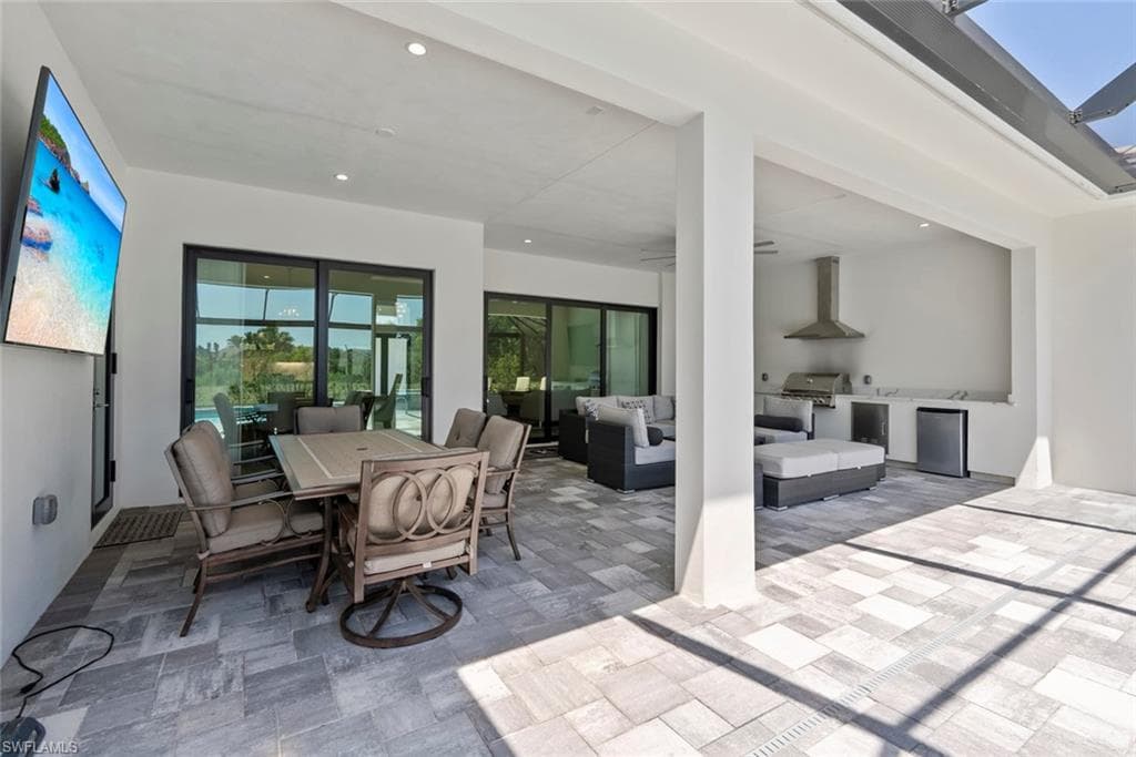 9974 Winterview Dr, Naples, FL 34109-4