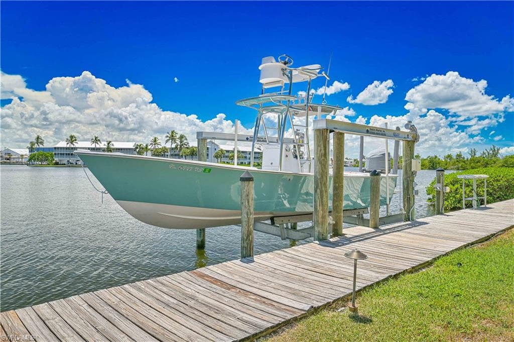 16600 Bocilla Island Club Dr, Bokeelia, FL 33922-2