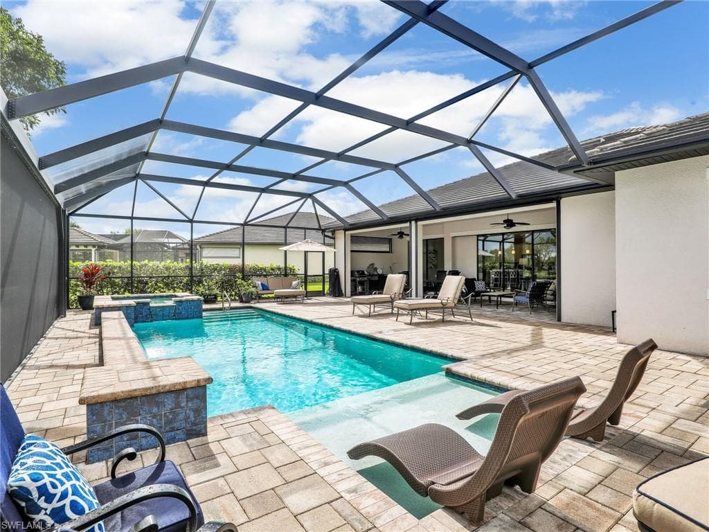2079 Antigua Ln N, Naples, FL 34120-25