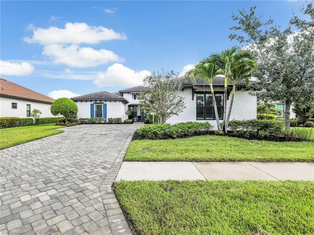 2079 Antigua Ln N, Naples, FL 34120-4