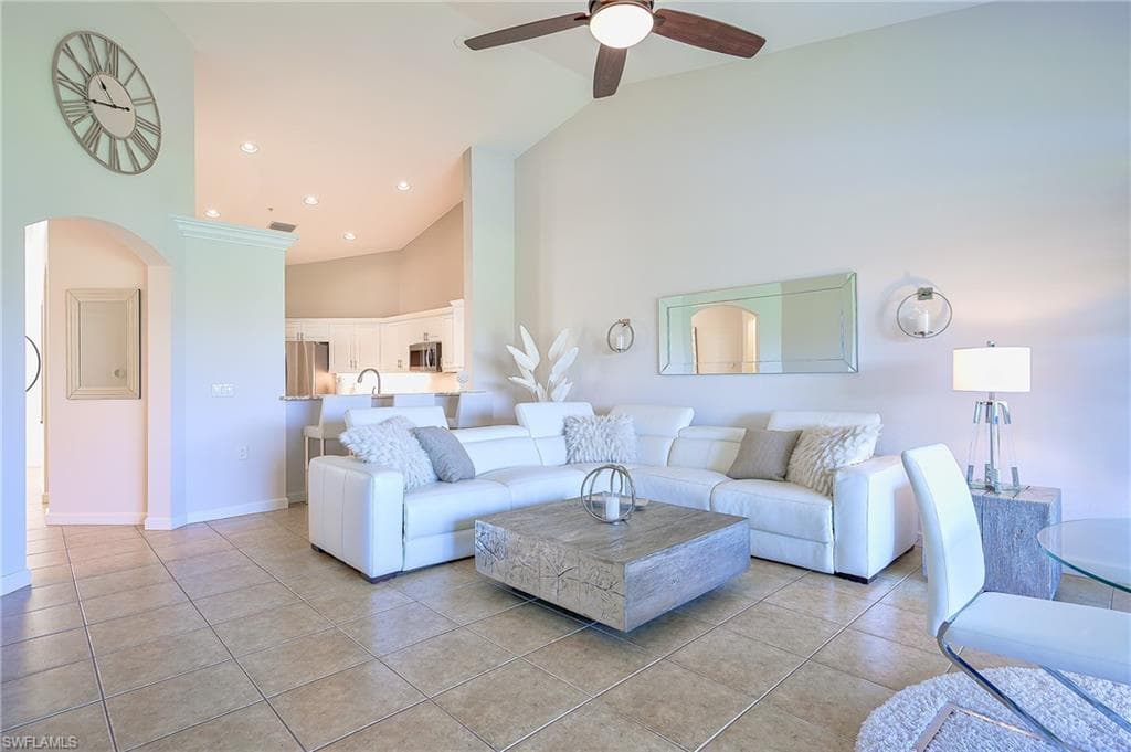 3048 Horizon Ln 1106, Naples, FL 34109-6