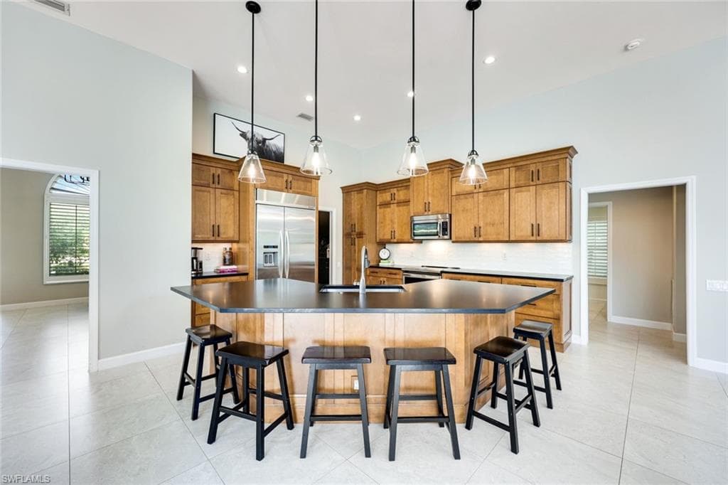7998 Beaumont Ct, Naples, FL 34109-10