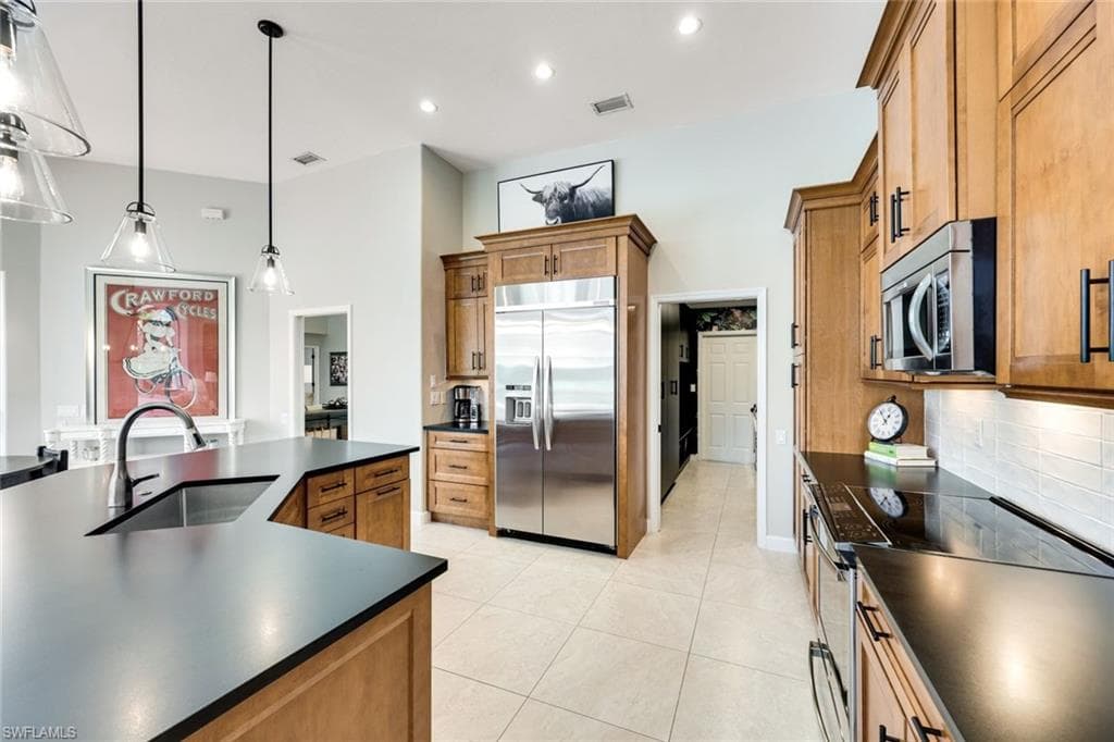 7998 Beaumont Ct, Naples, FL 34109-11