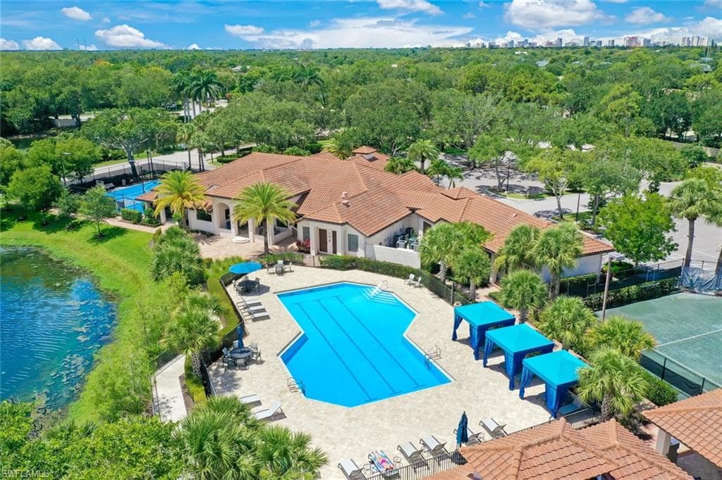 7998 Beaumont Ct, Naples, FL 34109-37