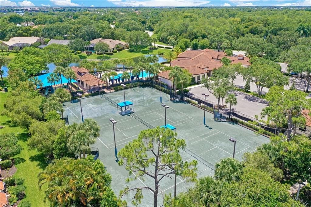 7998 Beaumont Ct, Naples, FL 34109-39