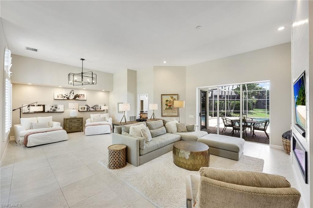 7998 Beaumont Ct, Naples, FL 34109-7