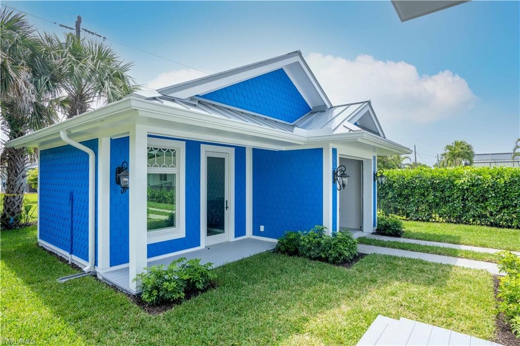 570 96th Ave N, Naples, FL 34108-20