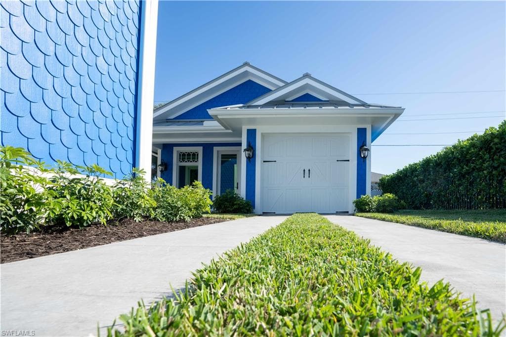 570 96th Ave N, Naples, FL 34108-4