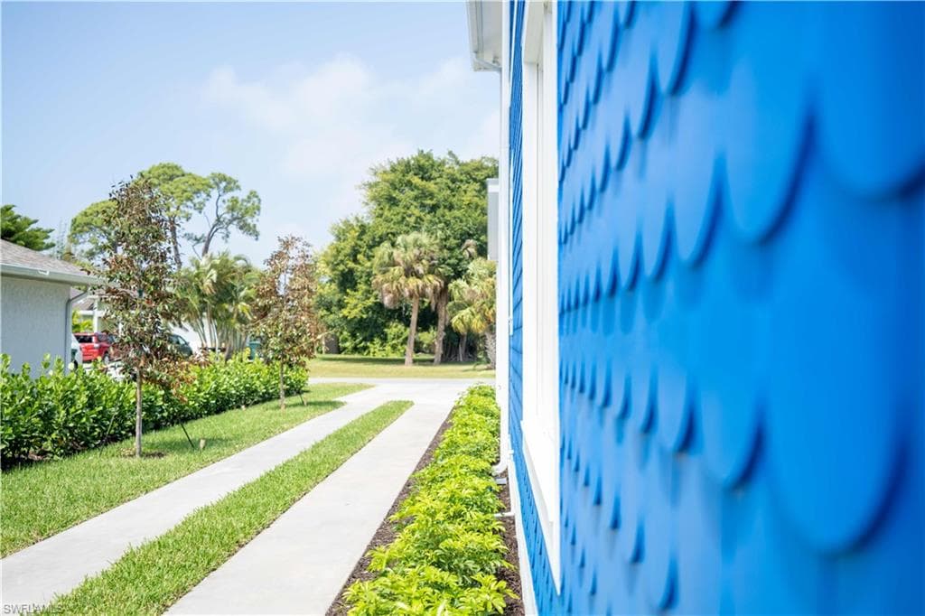 570 96th Ave N, Naples, FL 34108-5