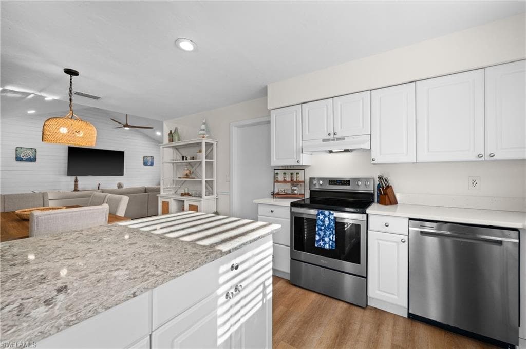 738 95th Ave N, Naples, FL 34108-18