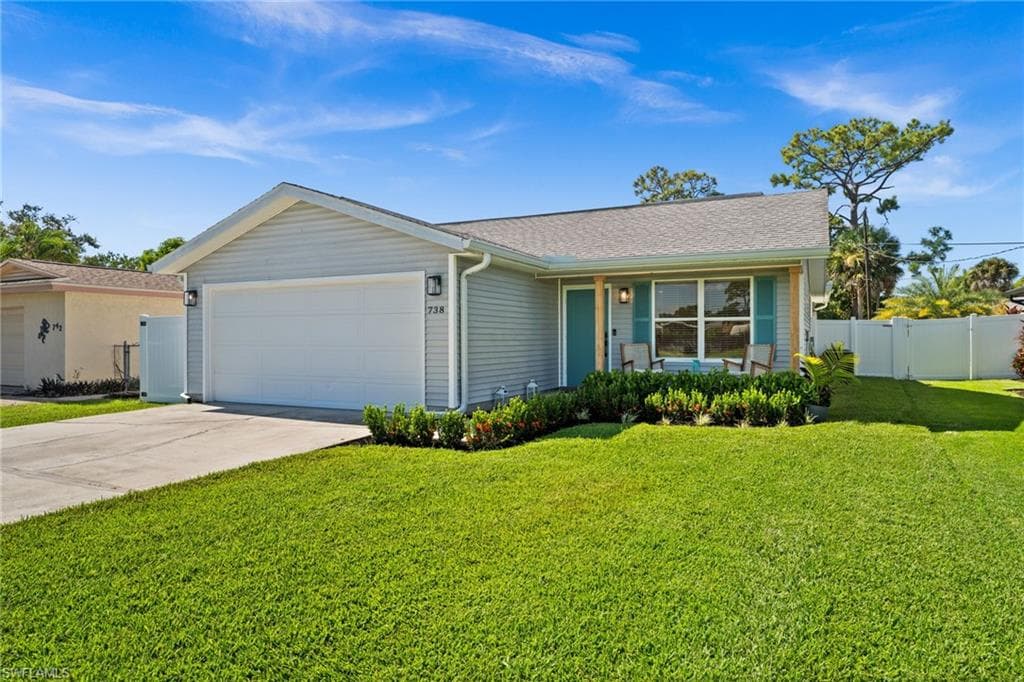 738 95th Ave N, Naples, FL 34108-1