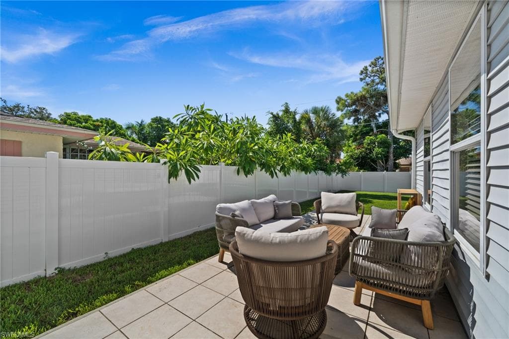 738 95th Ave N, Naples, FL 34108-25