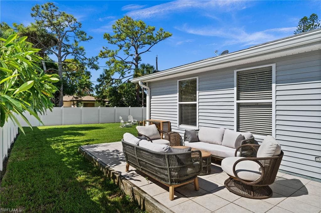 738 95th Ave N, Naples, FL 34108-26