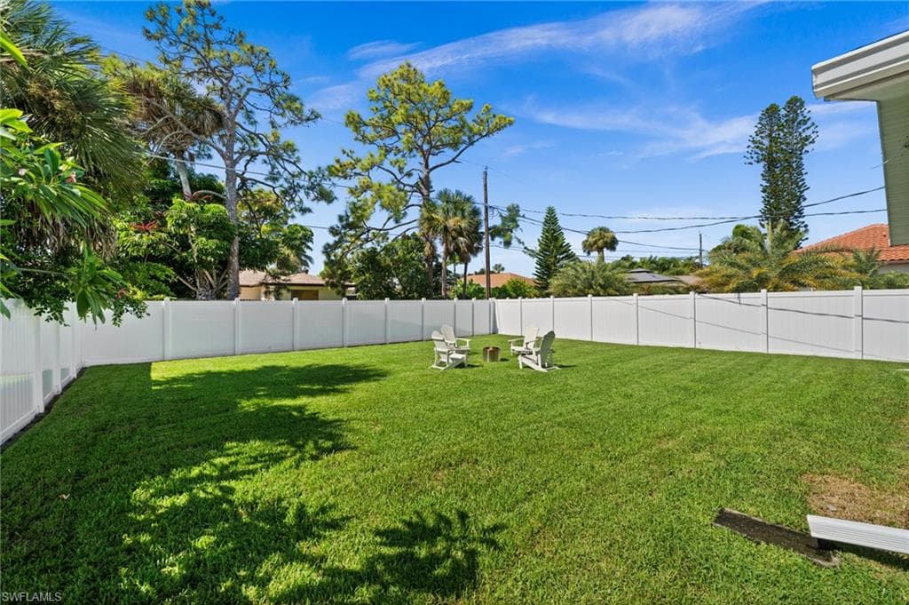 738 95th Ave N, Naples, FL 34108-27