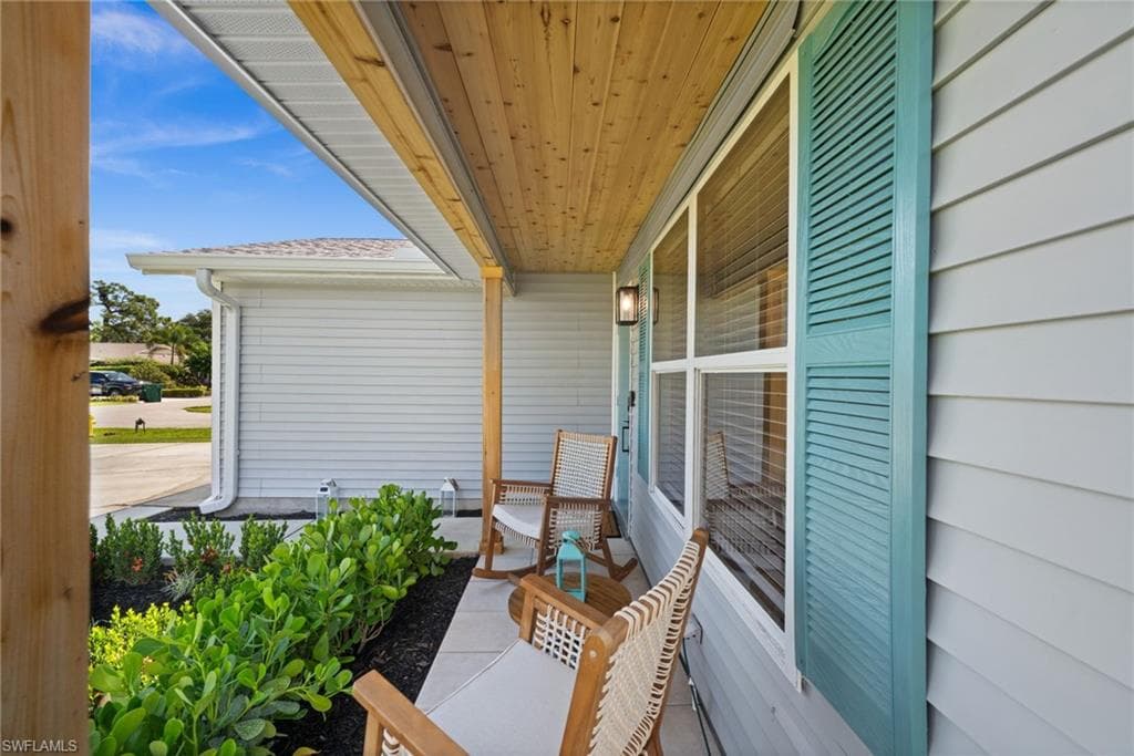 738 95th Ave N, Naples, FL 34108-32