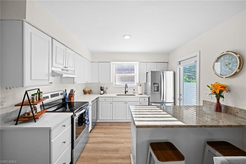 738 95th Ave N, Naples, FL 34108-4