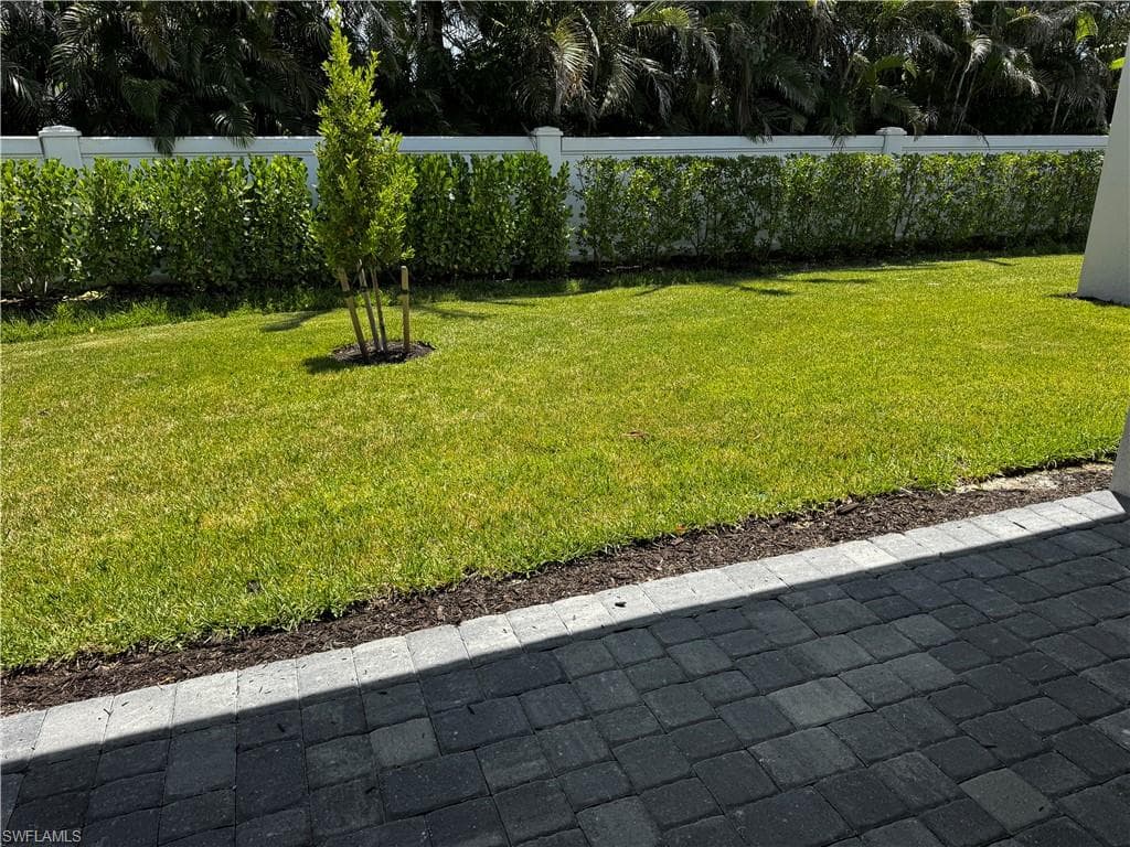 8877 Oceana Way, Naples, FL 34114-9