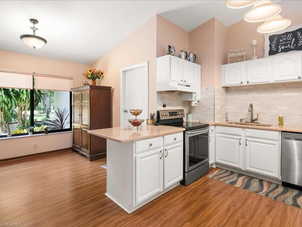 250 17th St NW, Naples, FL 34120-12