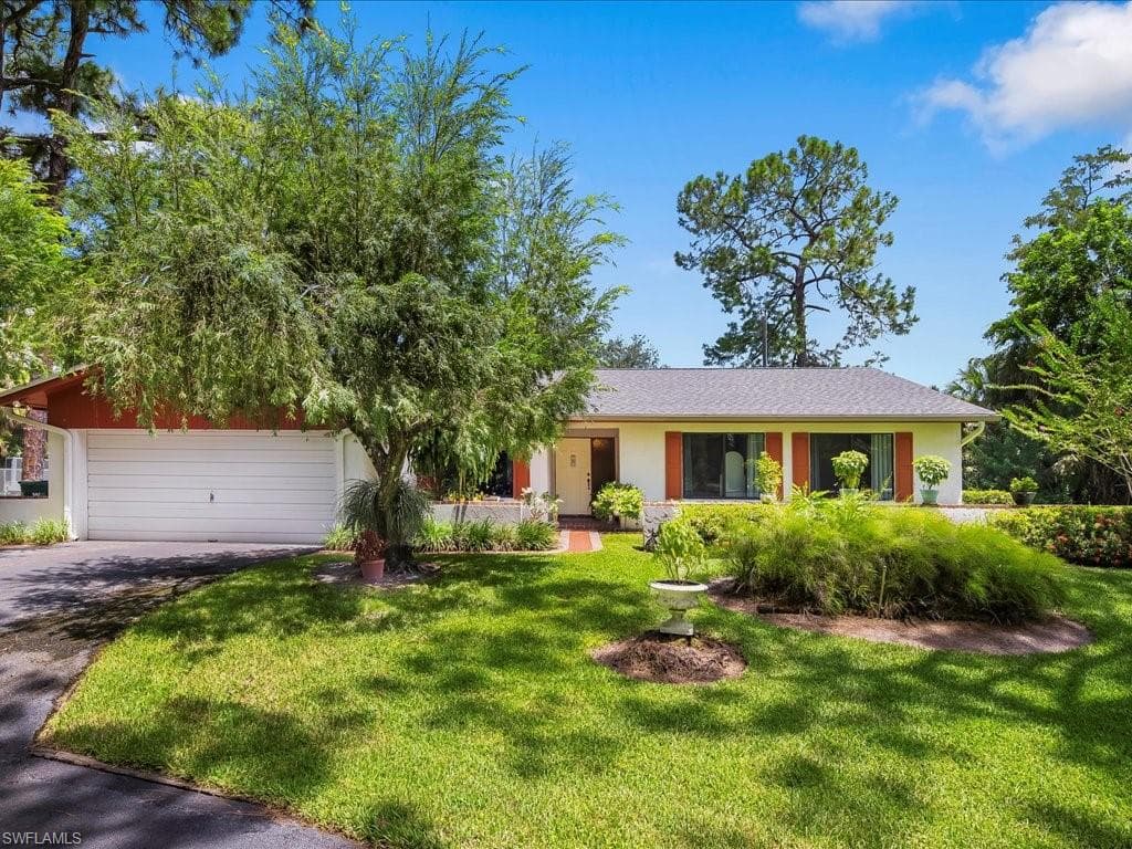 250 17th St NW, Naples, FL 34120-1