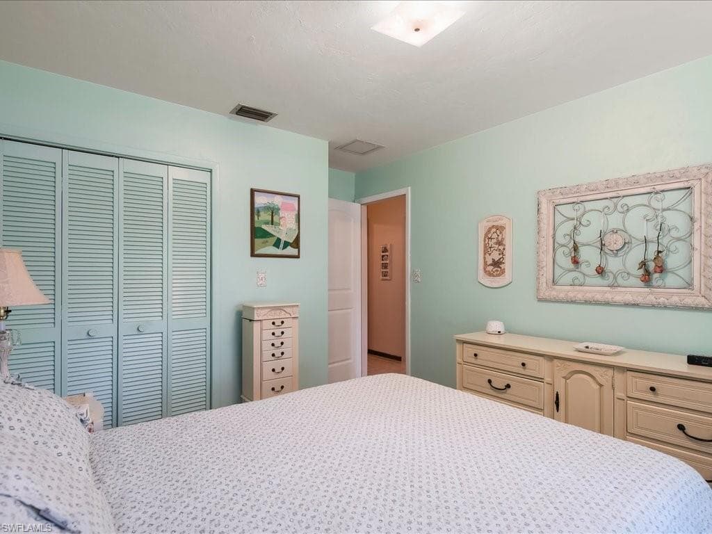 250 17th St NW, Naples, FL 34120-23