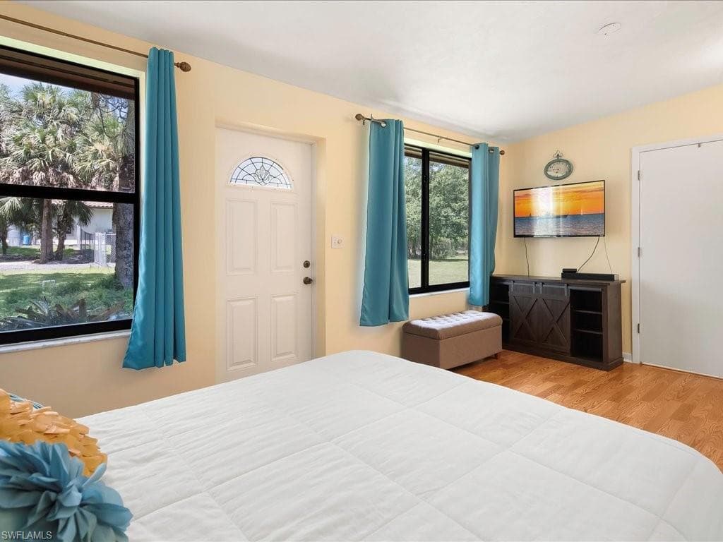 250 17th St NW, Naples, FL 34120-27