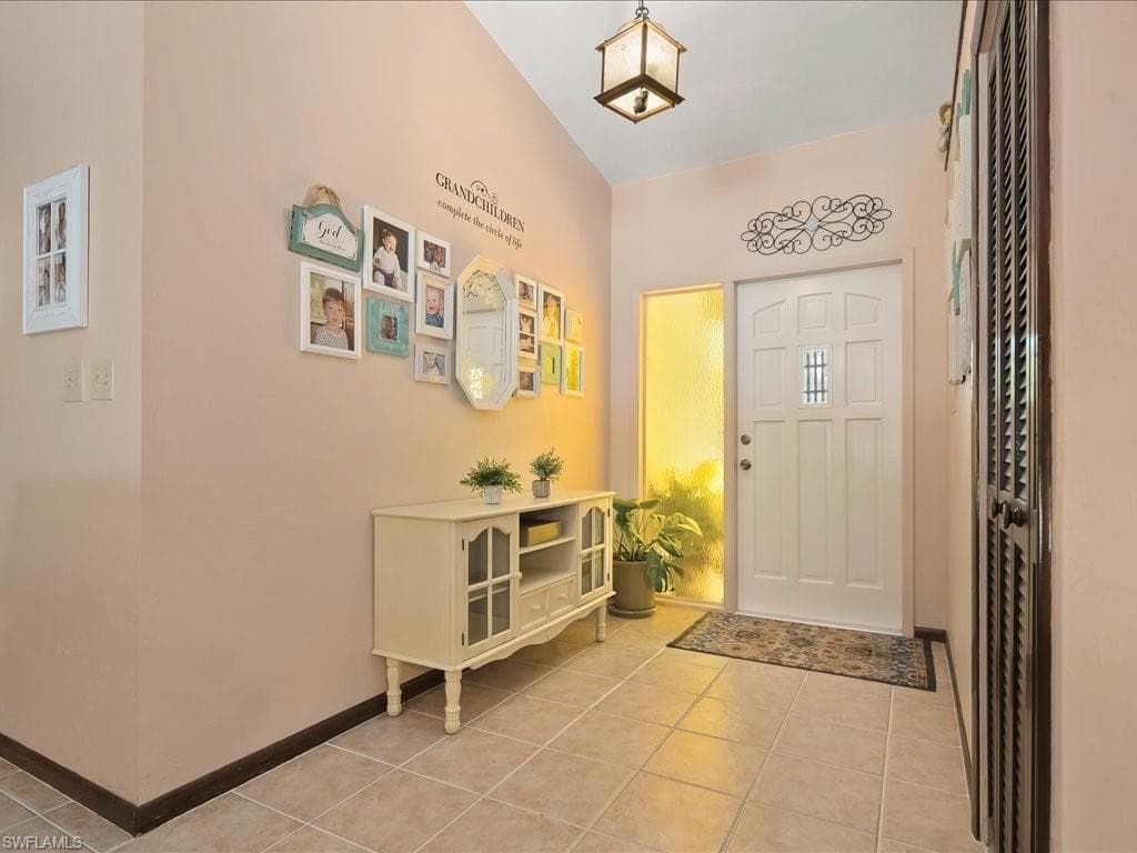 250 17th St NW, Naples, FL 34120-28