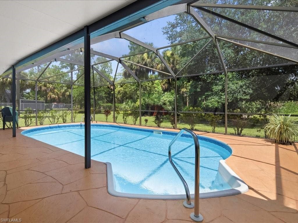 250 17th St NW, Naples, FL 34120-31