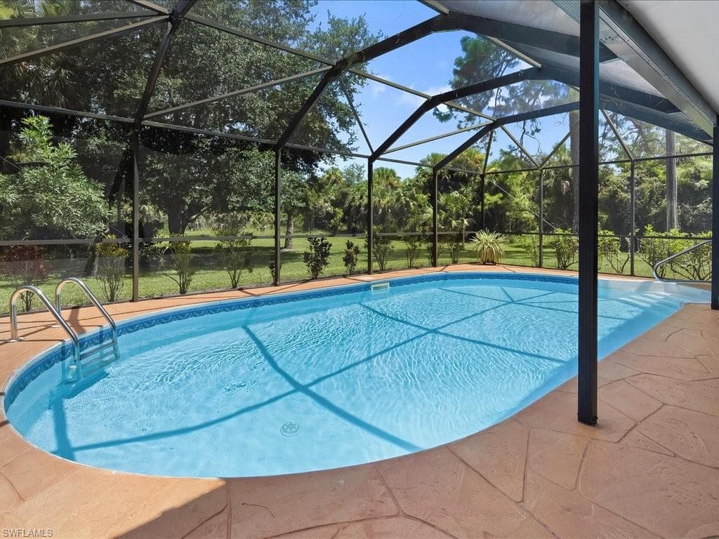 250 17th St NW, Naples, FL 34120-32