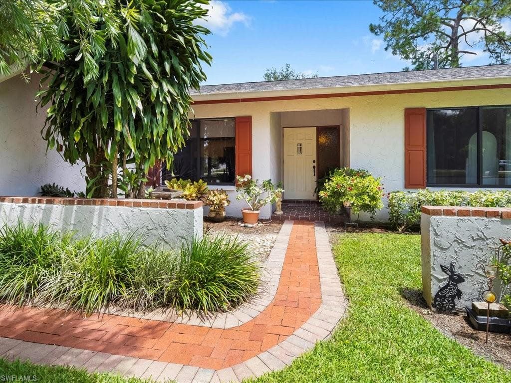 250 17th St NW, Naples, FL 34120-3