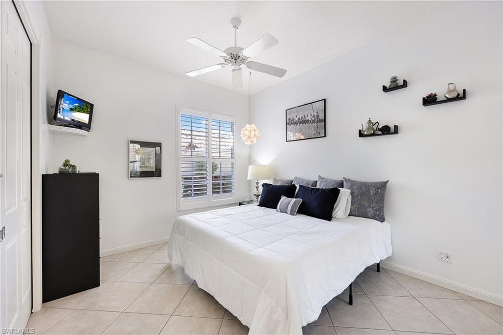 5972 Via Bella Ct, Naples, FL 34109-23