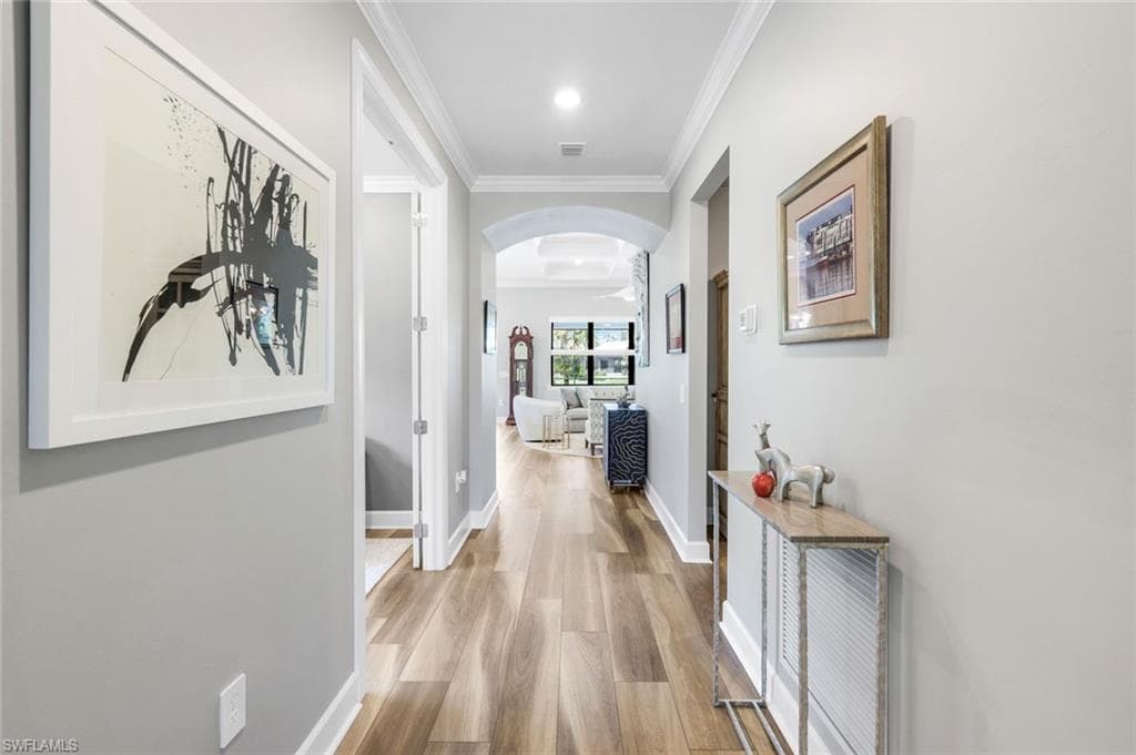 9721 Everglades Dr, Naples, FL 34120-8