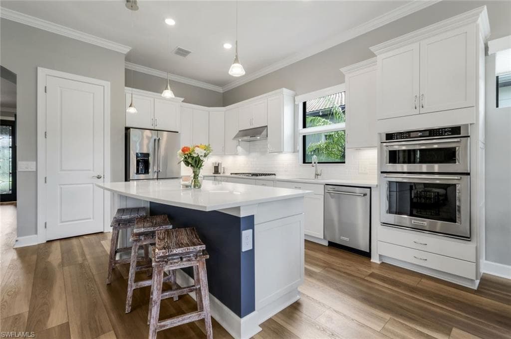 9721 Everglades Dr, Naples, FL 34120-11