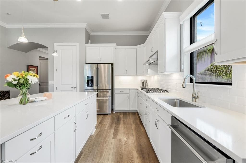 9721 Everglades Dr, Naples, FL 34120-14