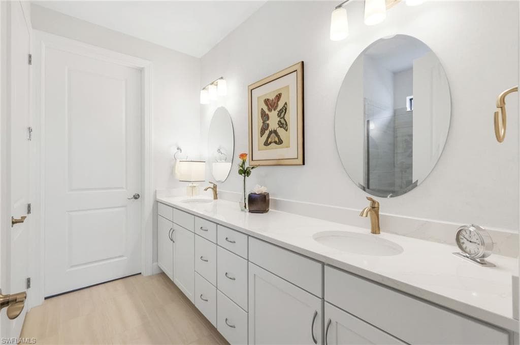 9721 Everglades Dr, Naples, FL 34120-19