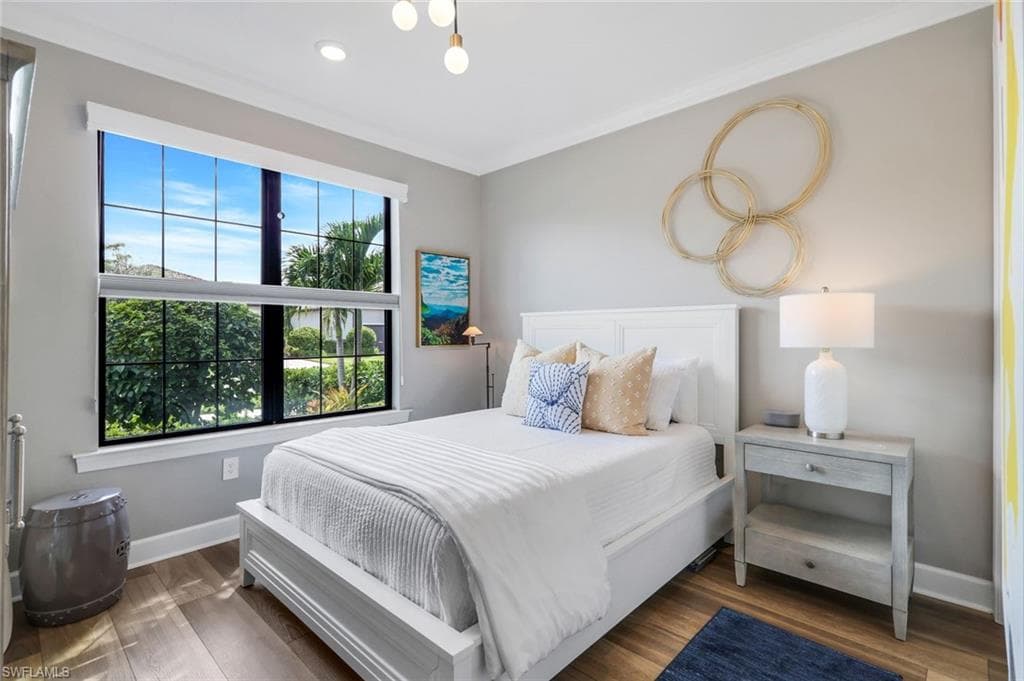 9721 Everglades Dr, Naples, FL 34120-21