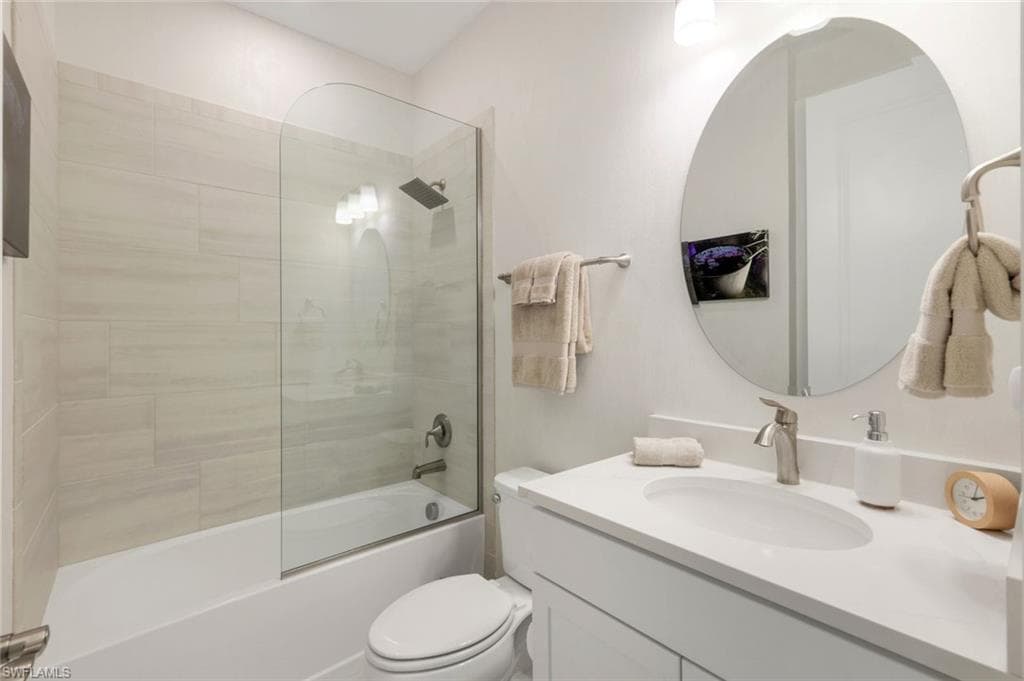 9721 Everglades Dr, Naples, FL 34120-22