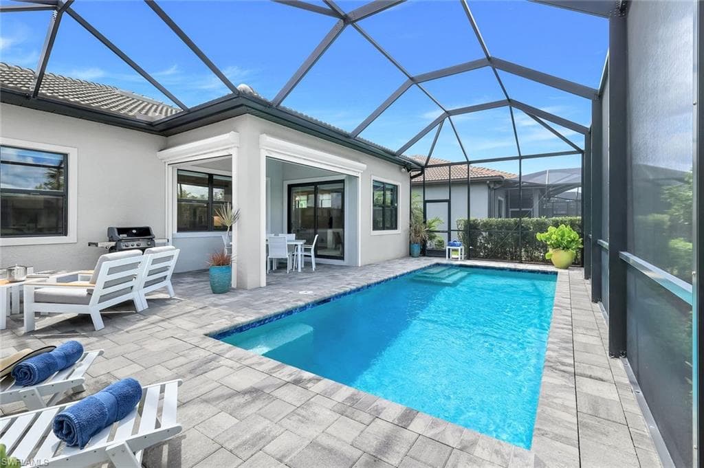 9721 Everglades Dr, Naples, FL 34120-25