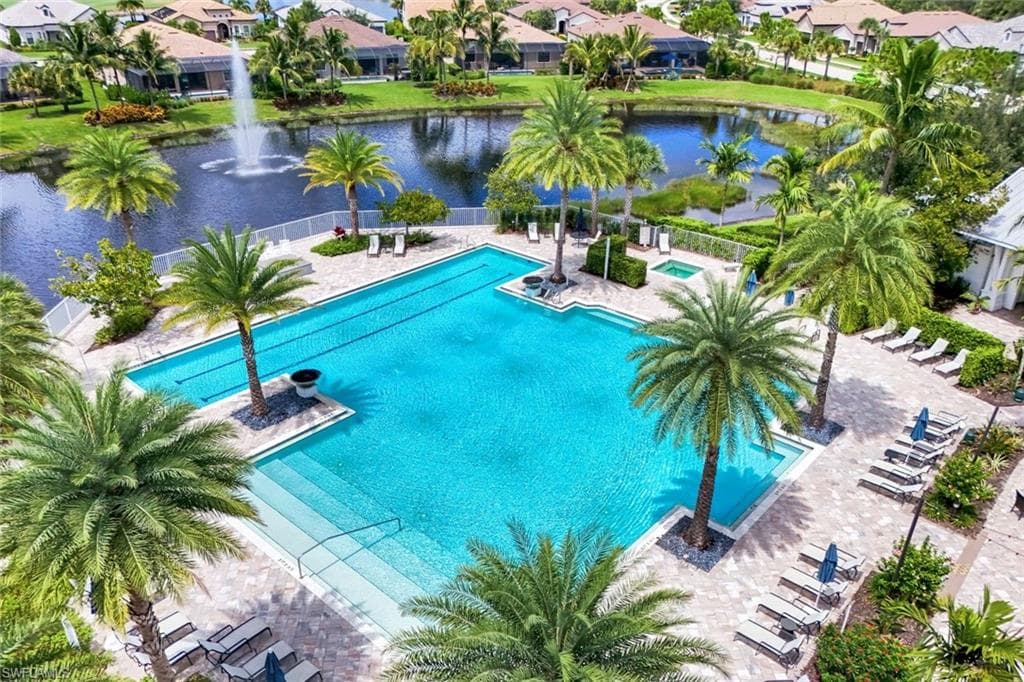 9721 Everglades Dr, Naples, FL 34120-29