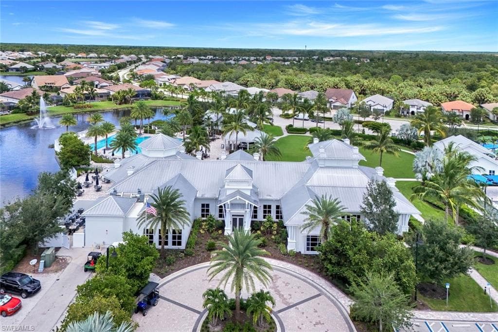 9721 Everglades Dr, Naples, FL 34120-33