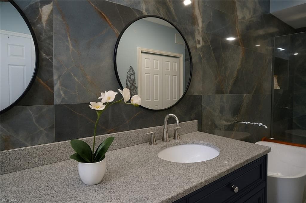 1320 Henley St 2003, Naples, FL 34105-15