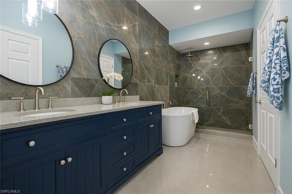 1320 Henley St 2003, Naples, FL 34105-18