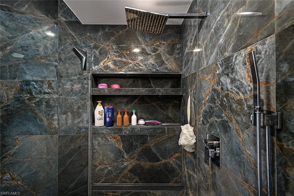 1320 Henley St 2003, Naples, FL 34105-19