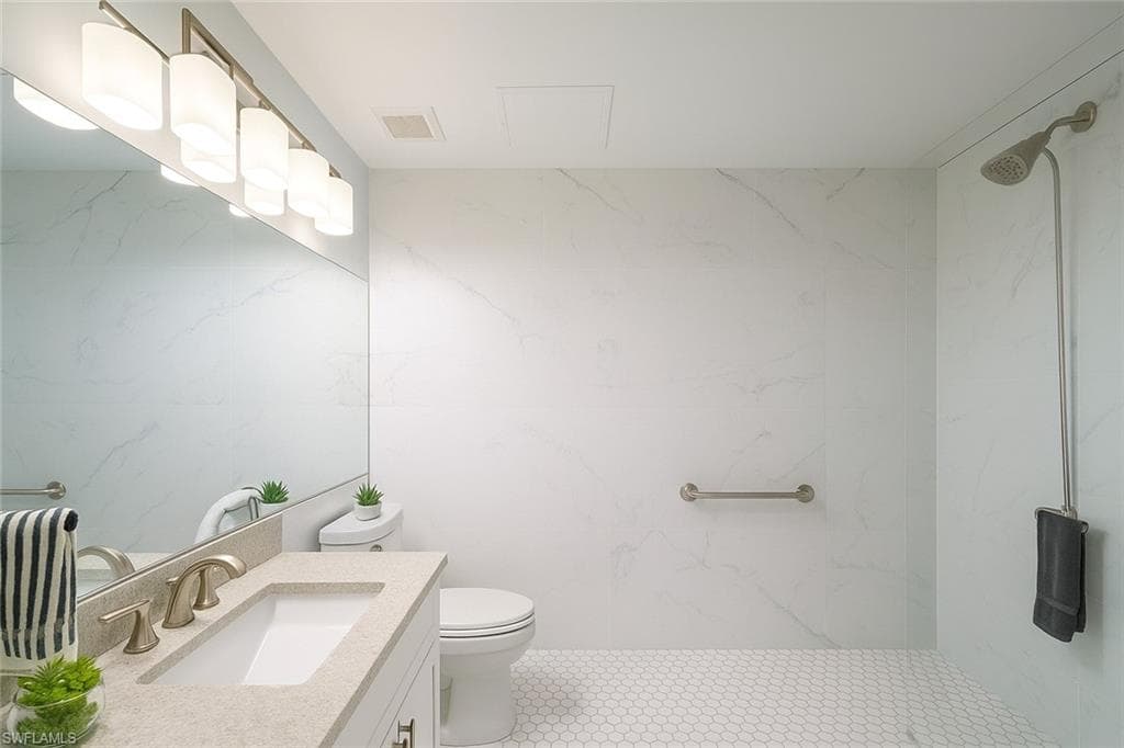 1320 Henley St 2003, Naples, FL 34105-22