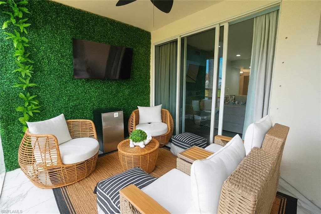 1320 Henley St 2003, Naples, FL 34105-30