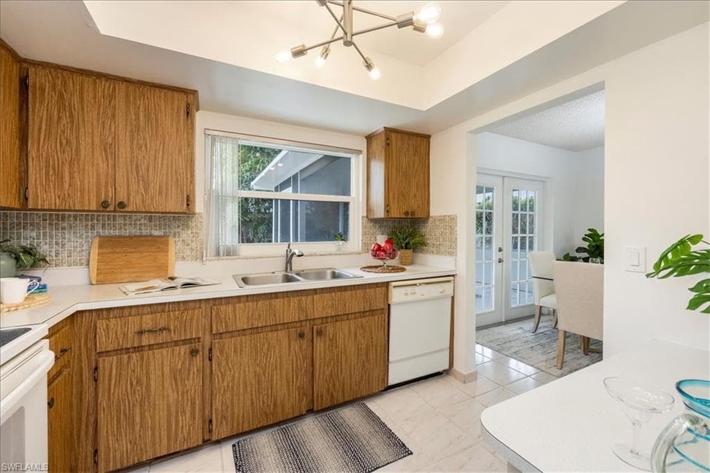 2590 Poinciana St, Naples, FL 34105-11