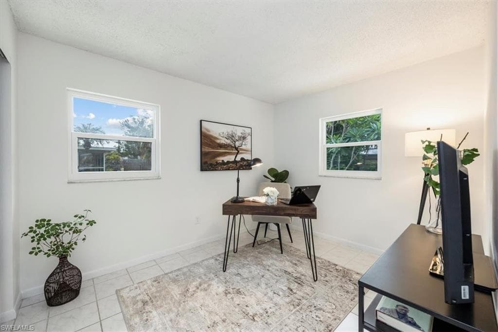 2590 Poinciana St, Naples, FL 34105-17