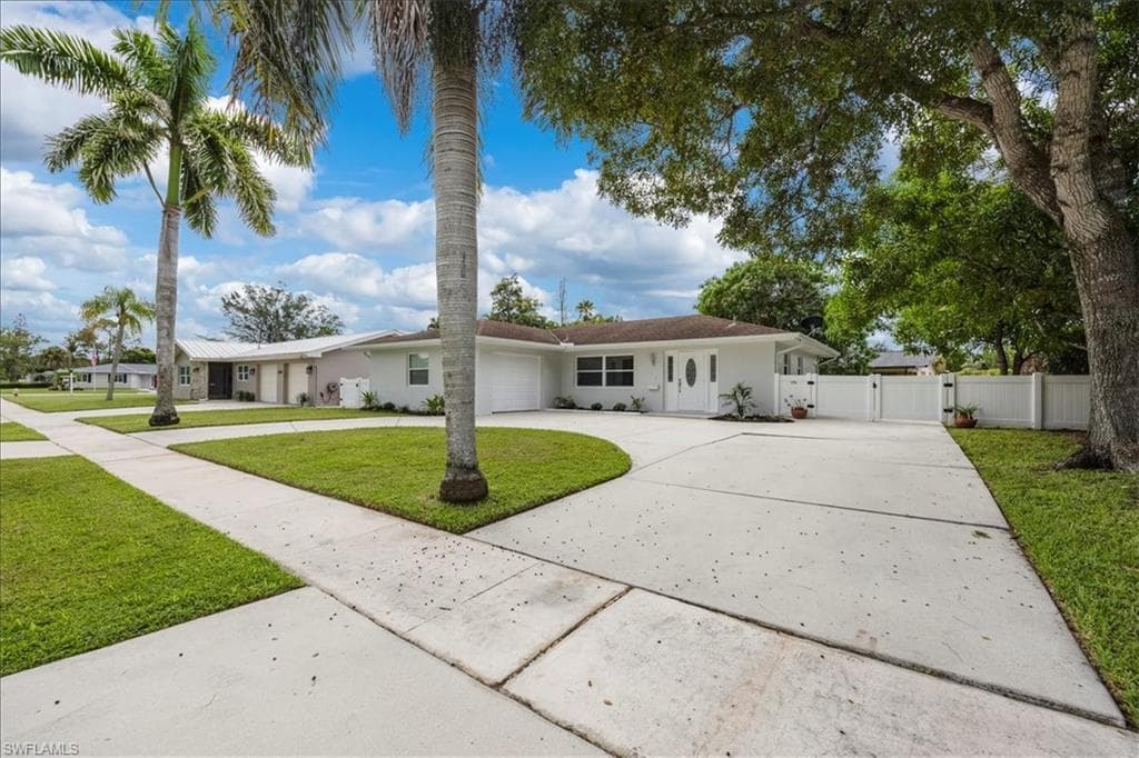 2590 Poinciana St, Naples, FL 34105-24