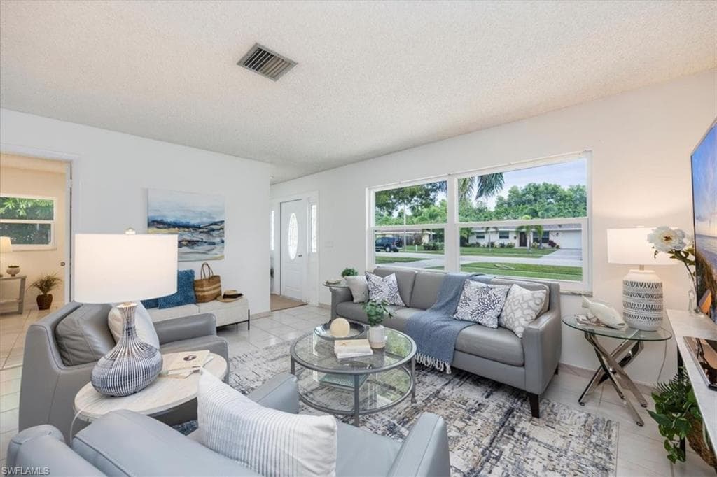 2590 Poinciana St, Naples, FL 34105-4