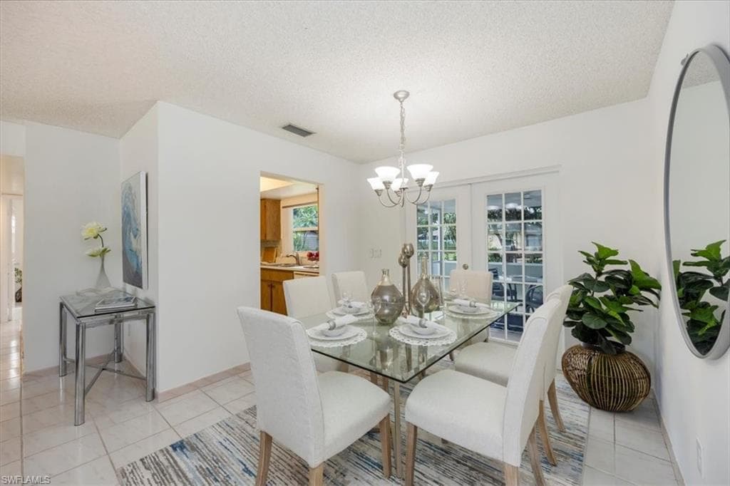 2590 Poinciana St, Naples, FL 34105-5